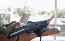 Từ bỏ công việc freelancer sau 20 tháng, tôi nhận ra làm văn phòng giờ hành chính là chân ái cuộc đời