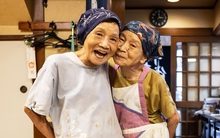 2 cụ bà sinh đôi ở Nhật: Cùng sống lạc quan kinh doanh tiệm ăn nổi tiếng gần 50 năm