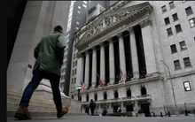 Vì sao Phố Wall “dửng dưng” với trần nợ nhưng lại phát sốt với một cổ phiếu tăng dựng đứng?