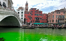 Kênh đào nổi tiếng của Ý xuất hiện vệt xanh bất thường