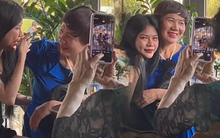 Gặp người phụ nữ giống hệt mẹ đã quá cố, cô gái òa khóc, mạnh dạn đưa ra một lời đề nghị