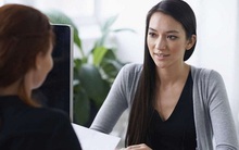 Câu hỏi phỏng vấn: "Làm thế nào để bán giày cao gót cho nàng tiên cá?", 2 ứng viên trả lời quá thông minh, nhận ngay việc