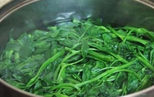 Thực hư chuyện vắt chanh vào nước rau để phát hiện tồn dư thuốc trừ sâu, kim loại nặng