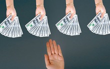 Vẫn biết ‘đồng tiền đi liền khúc ruột’, nhưng đối với người thân, khi cho mượn 4 loại tiền này thì KHÔNG nên đòi lại