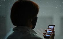 Rơi vào bẫy lừa tiền, cô gái trẻ hỏi ngược một câu khiến kẻ lừa đảo cứng họng - Ai cũng phải thốt lên: Cao tay!