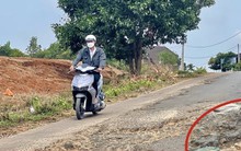 Cận cảnh tuyến đường gần 2km 'vá chằng vá đụp' bằng vải, bao bố ở Gia Lai