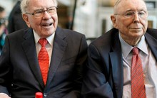 Đừng đa dạng hóa danh mục, hãy tự viết điếu văn cho mình: Những lời khuyên thông thái nhất được Warren Buffett và Charlie Munger chia sẻ tại ĐHCĐ thường niên 2023