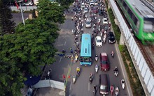 Cận cảnh đường Nguyễn Trãi sáng đầu tuần sau khi đặt 'lô cốt' rộng hàng trăm m2