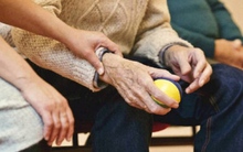 Bỏ việc lương gần trăm triệu về làm con cưng của mẹ, chàng trai gây choáng