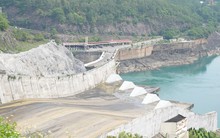 Giám đốc thuỷ điện Hoà Bình: Cả đời làm nghề chưa từng chứng kiến thuỷ điện hết nước thế này
