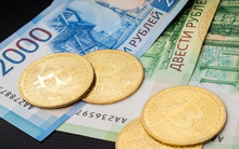 Đồng Ruble Nga trượt xuống mức thấp nhất trong một năm so với USD