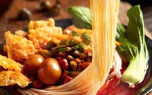 Mùi 'khó ngửi' của món đặc sản đường phố từng là mặt hàng thiết yếu chỉ sau khẩu trang trong đại dịch COVID-19 tại Trung Quốc