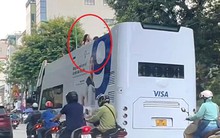 Nhiều xe khách 2 tầng trùm kín biển quảng cáo vẫn vô tư 'diễu' phố Hà Nội