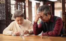 Về hưu với hơn 5 tỷ đồng trong tài khoản, tôi tính giấu kín để dưỡng già nhưng lại “quay xe” cho con trai vì một lý do: Phải chừa đường lui cho mình