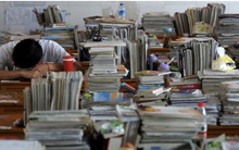 Con được nhận vào Đại học Thanh Hoa, bà mẹ giúp con dọn dẹp phòng mới hiểu lý do vì sao