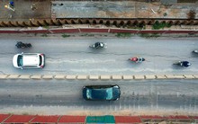 Mặt đường Âu Cơ nứt toác khi thi công dự án mở rộng đê