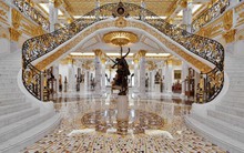 Choáng ngợp với dinh thự trị giá 204 triệu USD, được dát từ 700.000 lá vàng