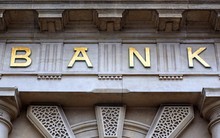 Chuyện lạ ở đất nước có nhiều ngân hàng nhất thế giới: Ngồi im cũng 'trúng đạn' vì ... trùng tên với nhà băng vừa phá sản