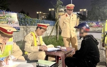 Cảnh sát giao thông được phép dừng xe kiểm tra giấy tờ khi nào?