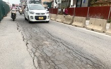 Mặt đường Âu Cơ 'vá chằng vá đụp' sau khi nứt toác
