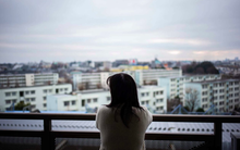 Thế hệ người trẻ kỳ lạ ở quốc gia giàu nhất nhì châu Á: Không cần mua nhà, sẵn sàng đi thuê cả đời, làm cả chục năm không được thăng chức vẫn ổn