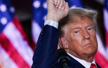 Ông Donald Trump bị xoay giữa 2 vụ hình sự