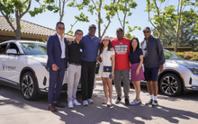 Sao Hollywood mua VinFast VF 8, khen ngợi 'cỗ máy tuyệt vời'