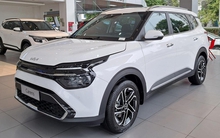 Kia Carens máy tăng áp tiếp tục giảm giá: Lần đầu về mốc 725 triệu, vẫn đắt hơn Xpander và Veloz Cross