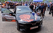 Bộ đôi xe VinFast độ loa hơn 2 tỷ đồng, thu hút người Việt nghe nhạc trên ô tô