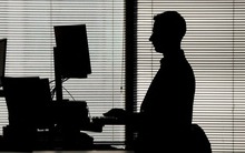 Mỗi năm kiếm 8 tỷ đồng, người đàn ông lo lắng vì có thể bị sa thải bất cứ lúc nào