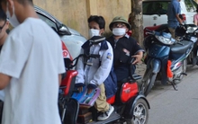 Mắc xương thủy tinh tuýp 4, người bố vẫn đưa con trai đồng bệnh đi thi tốt nghiệp THPT