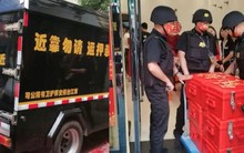 Trung Quốc: Người đàn ông dùng xe tải chở tiền sính lễ, vàng, đồng hồ đắt tiền đến nhà vợ sắp cưới