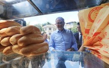 Thủ tướng Úc nói gì về bánh mì, bia hơi Việt Nam?