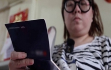 Chưa hết buồn vì mất 2 tỷ sau cuộc gọi lừa đảo, người phụ nữ mở điện thoại lại càng kinh ngạc - "Những thứ này đâu hết cả rồi"?