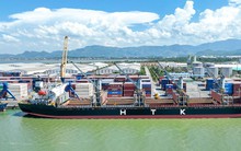Cảng Chu Lai đón tàu lớn và nâng cao hiệu suất khai thác hàng rời