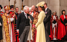 19 bức ảnh chứng minh ứng xử khéo léo và tinh tế của Vương phi Kate với gia đình nhà chồng