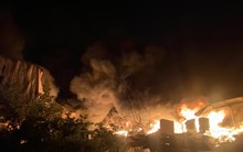 Cháy lớn nhà kho, xưởng sản xuất ở Long An