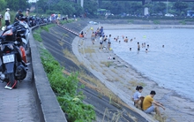 Hà Nội: Hồ Linh Đàm trở thành "bãi biển giải nhiệt" giữa nắng nóng đỉnh điểm, người dân lưu ý thứ luôn cần mang theo để phòng thân