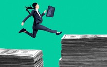 Vô tình biết đồng nghiệp được trả lương cao hơn: Thay vì tức giận nghỉ việc, người khôn ngoan làm 3 điều này ắt được như ý muốn