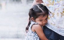 3 câu cha mẹ thường nói khiến con rụt rè, khó thành đạt trong tương lai