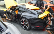 Dùng cuộn giấy dài bằng 6 tầng nhà đổi màu Porsche 911, người dán chia sẻ: 'Dễ hơn làm xe phổ thông'