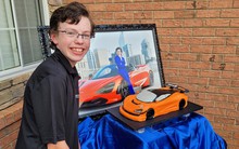 14 tuổi tốt nghiệp đại học, cậu bé có chỉ số IQ cao nhất thế giới là CEO điều hành 2 công ty công nghệ