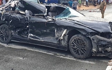 Kinh hoàng ô tô ‘điên’ tông hàng loạt phương tiện rồi lăn nhiều vòng trên đường