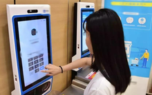 16 lần vào siêu thị chỉ để mua nước lọc, người phụ nữ bất ngờ bị tạm giữ: Kế hoạch 'ăn gian' 60 triệu đồng bị bại lộ bằng một chi tiết nhỏ