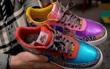 Bí mật đằng sau chiêu trò kiếm hàng chục triệu USD từ buôn giày Nike: Rửa tiền và đa cấp