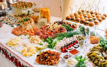 Người dân thành phố sầm uất bậc nhất nước Mỹ xếp hàng dài đi ăn buffet: Gần 2 triệu đồng/ suất, đợi 2 tiếng vẫn đắt khách vì thỏa mãn 1 nhu cầu giữa thời lạm phát