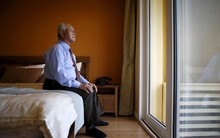 Sở hữu 3 căn nhà, lương hưu cao chót vót, tuổi 75 tôi vào viện dưỡng lão rồi nhận ra bài học đắt giá