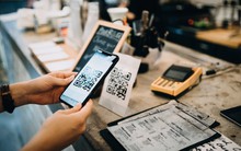 Đi mua sắm quét QR Code thanh toán nhớ làm việc này để không bị lừa tiền!