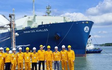 Cận cảnh tàu chở gần 70.000 tấn LNG nhập khẩu lần đầu tiên tại Việt Nam