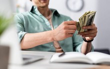 Kiếm hơn 9,9 tỷ đồng/năm, người đàn ông bật mí 2 nguyên tắc ‘luôn phải tuân thủ’ nếu muốn làm giàu